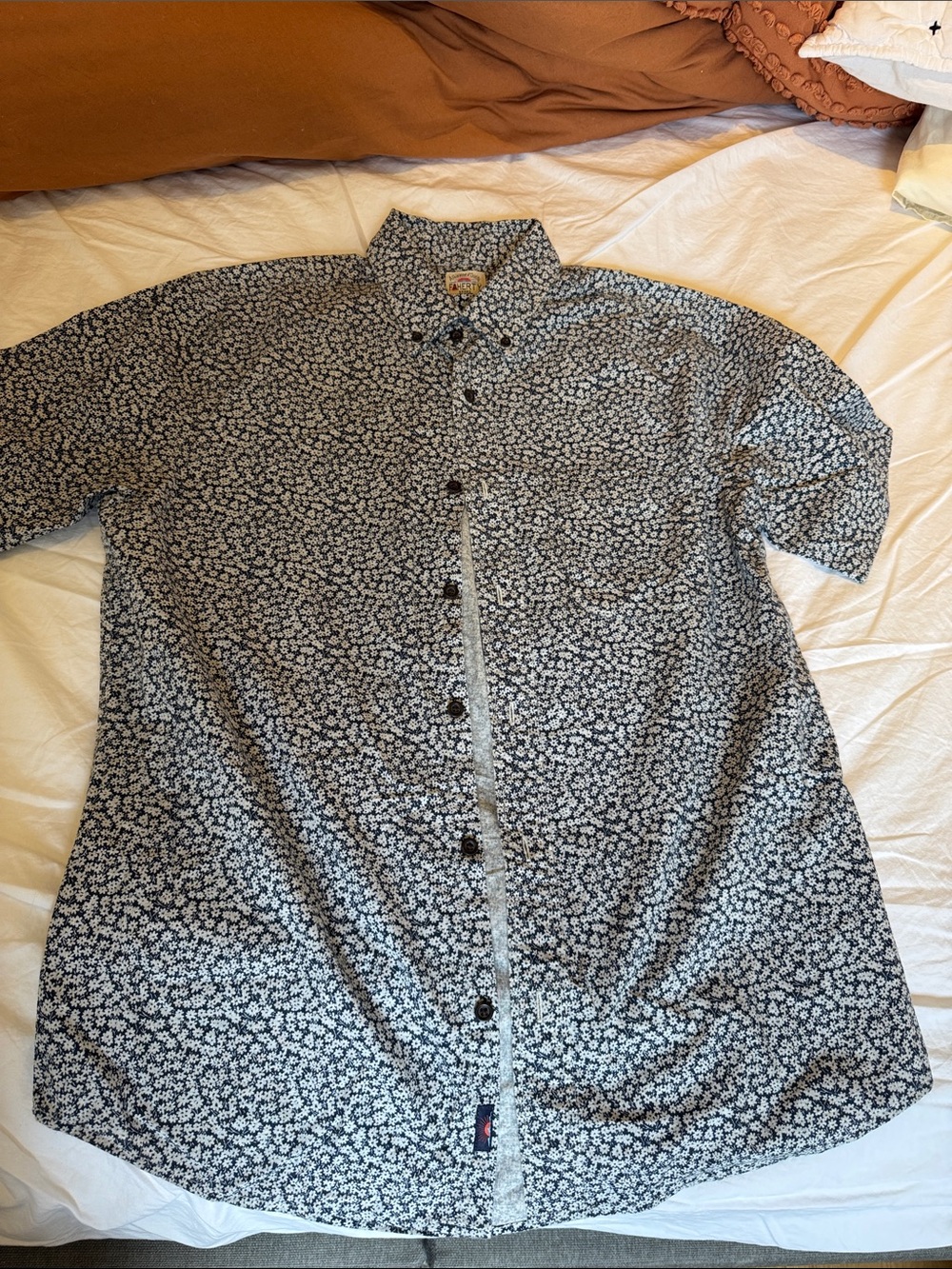 Faherty Navy and White Floral Short-Sleeve Button-Down Shirt